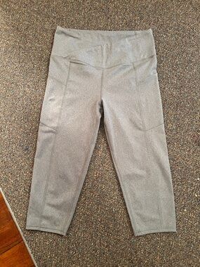 Earth Yoga Silver-Grey High-Waist Cropped Yoga Capri
